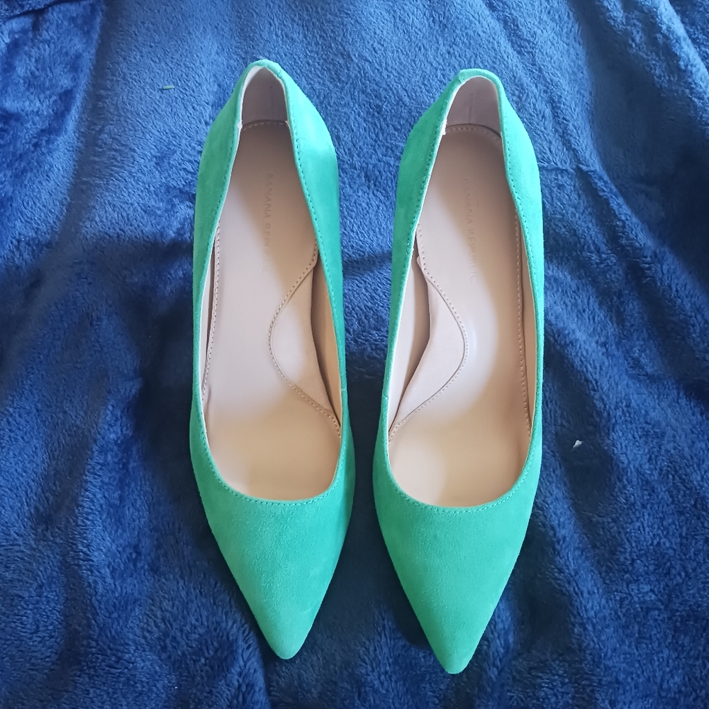 Grass Green Suede Madison 12-Hour Pumps | Banana Republic | Size 6 1/2 - Picture 4 of 4